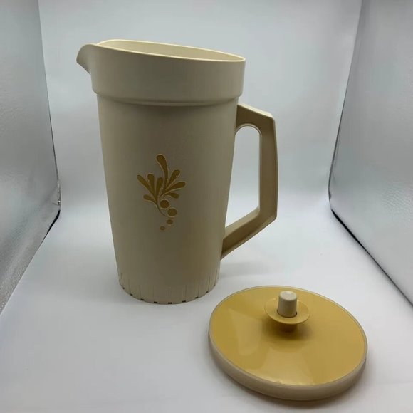 Vintage 1970s Tupperware Almond Harvest 1 Quart Retro Beverage Pitcher - Picture 15 of 16
